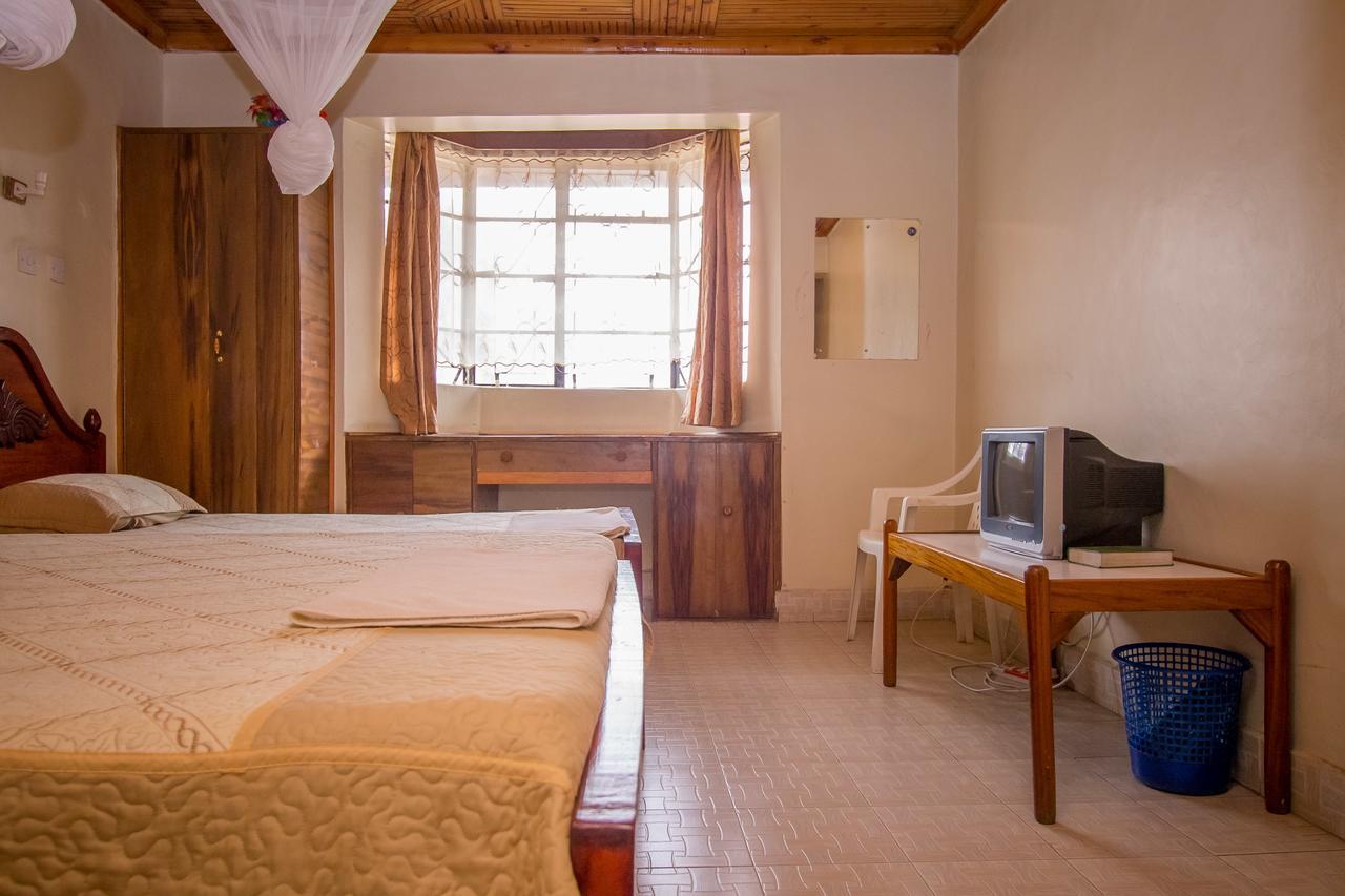Hotel Genevieve Накуру Экстерьер фото