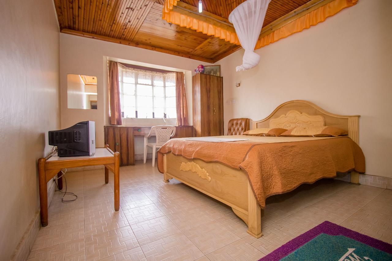 Hotel Genevieve Накуру Экстерьер фото
