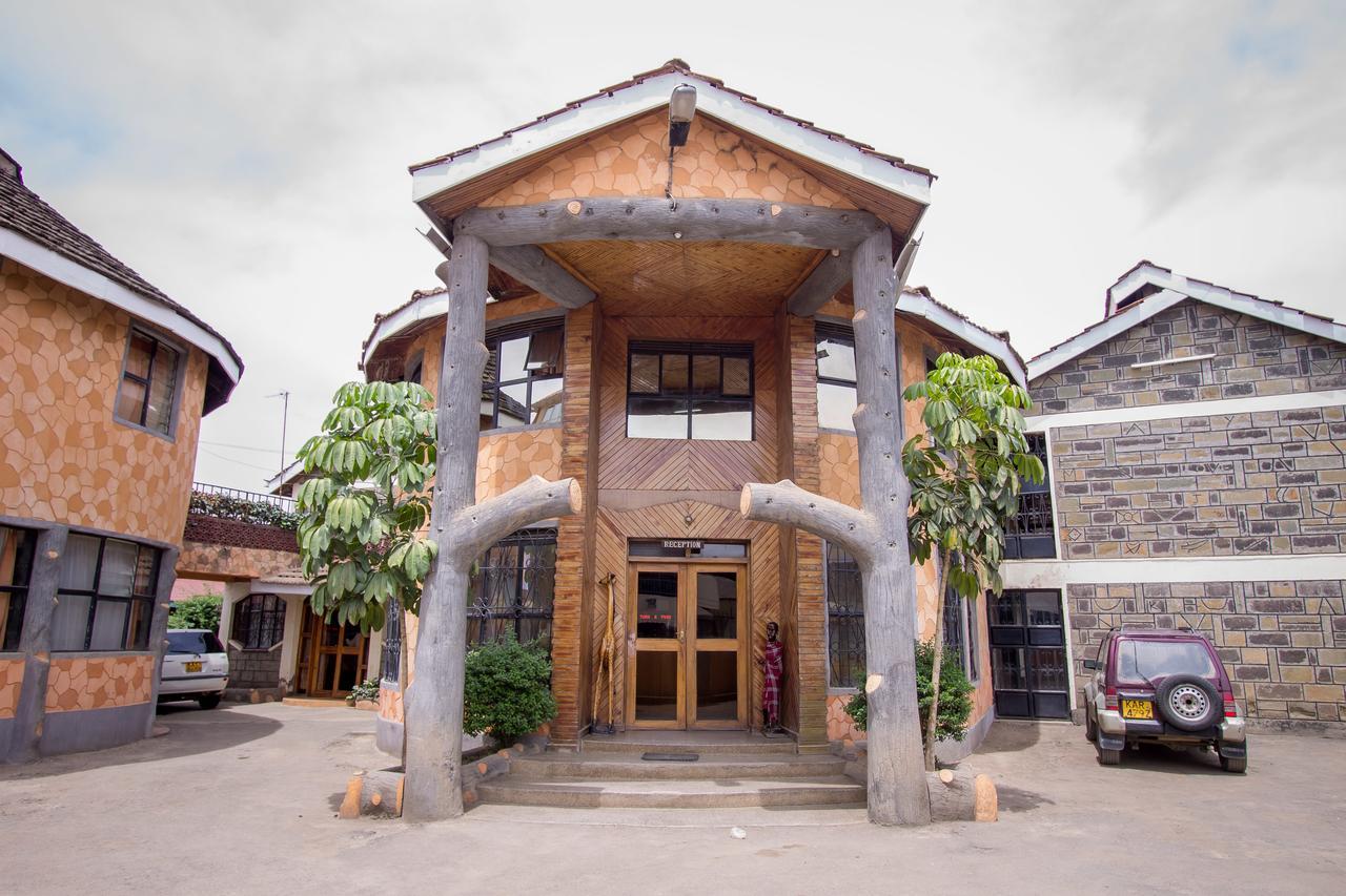 Hotel Genevieve Накуру Экстерьер фото