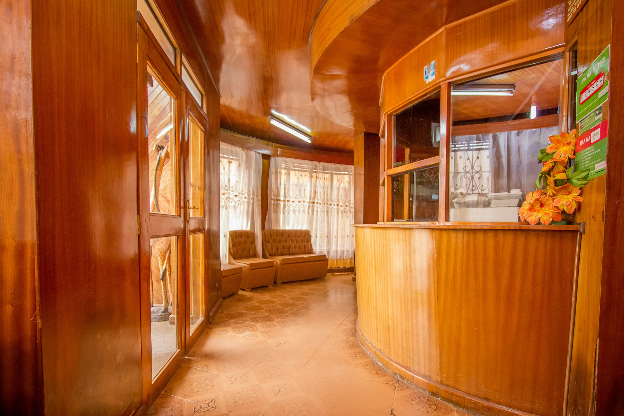 Hotel Genevieve Накуру Экстерьер фото